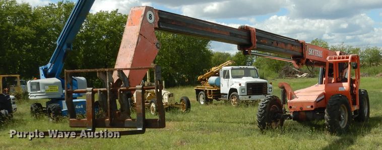 image for item DF2581 2007 SkyTrak 8042 telehandler