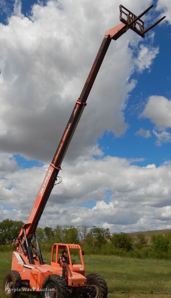 image for item DF2581 2007 SkyTrak 8042 telehandler