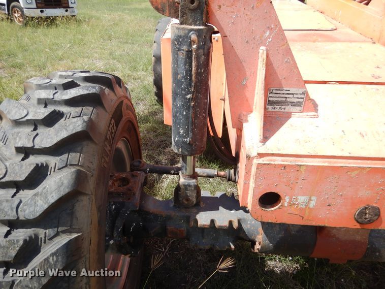 image for item DF2581 2007 SkyTrak 8042 telehandler