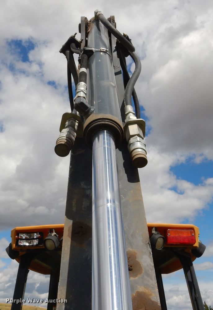 image for item DF2582 2013 John Deere 310K backhoe