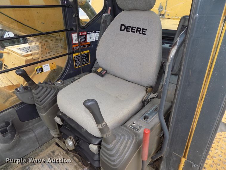 image for item DG2435 2003 John Deere 450C LC excavator