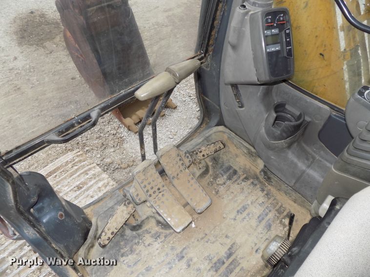 image for item DG2435 2003 John Deere 450C LC excavator