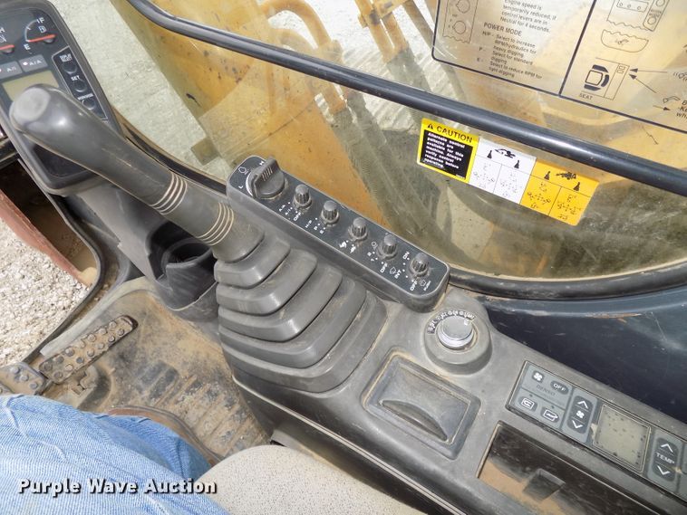 image for item DG2435 2003 John Deere 450C LC excavator