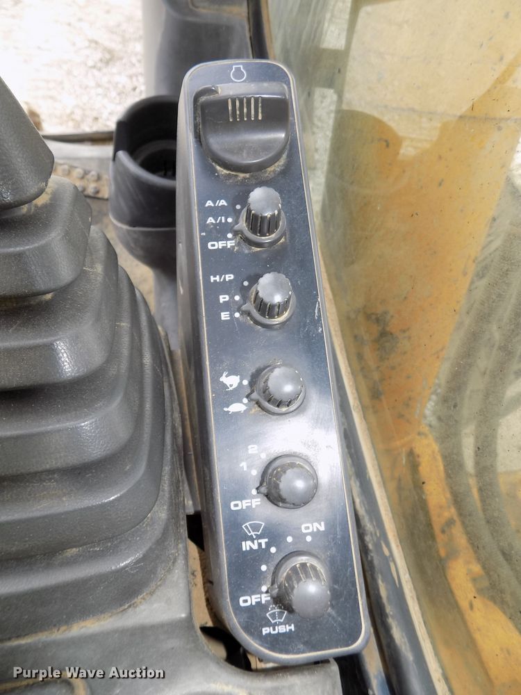 image for item DG2435 2003 John Deere 450C LC excavator