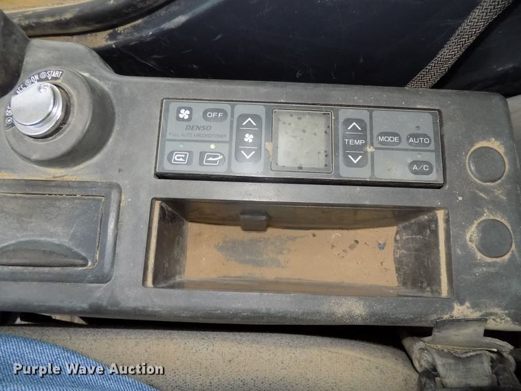 image for item DG2435 2003 John Deere 450C LC excavator