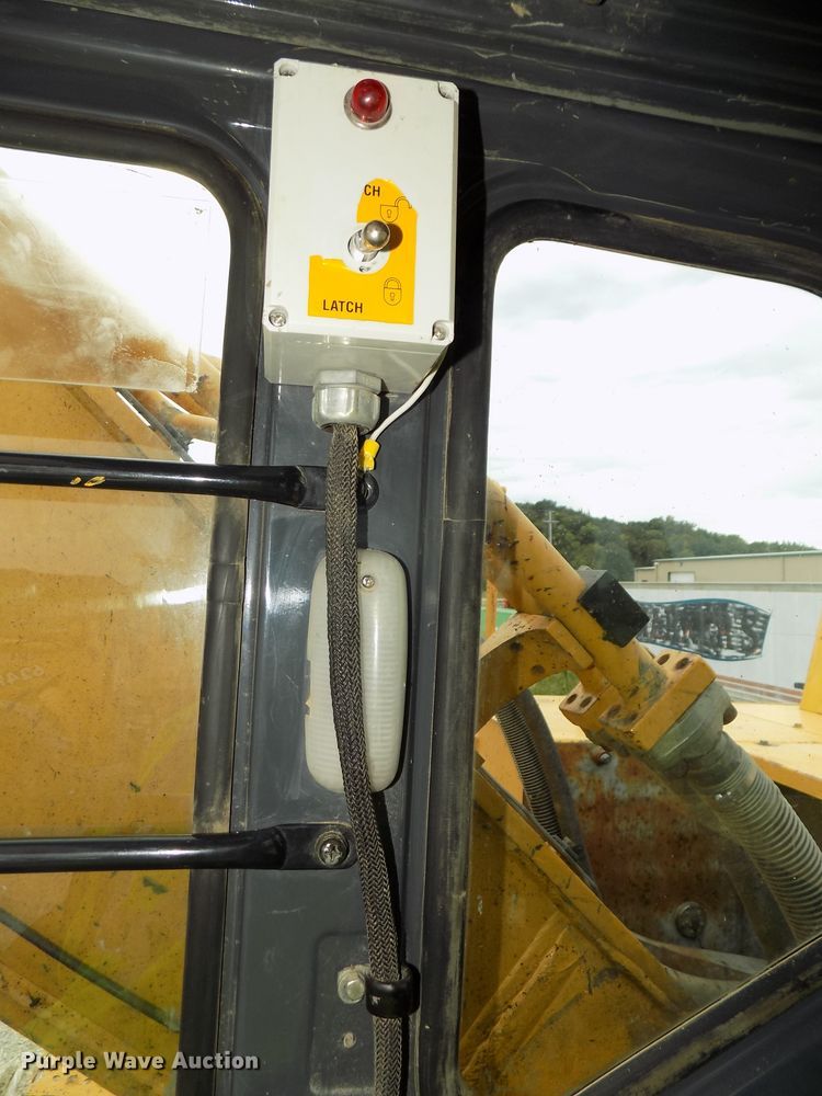 image for item DG2435 2003 John Deere 450C LC excavator