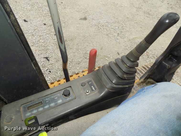 image for item DG2435 2003 John Deere 450C LC excavator