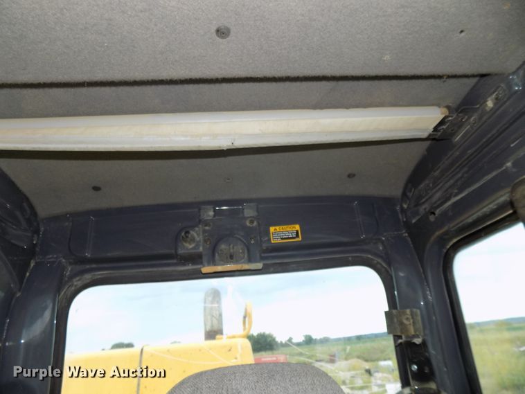 image for item DG2435 2003 John Deere 450C LC excavator