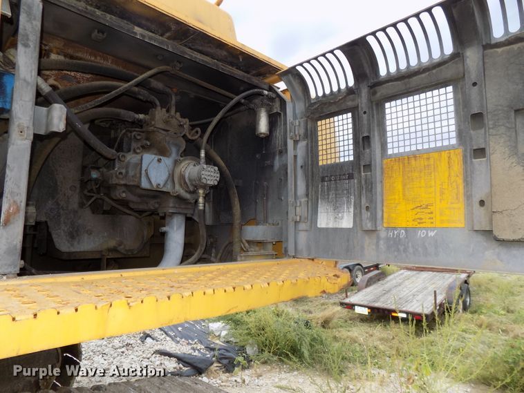 image for item DG2435 2003 John Deere 450C LC excavator