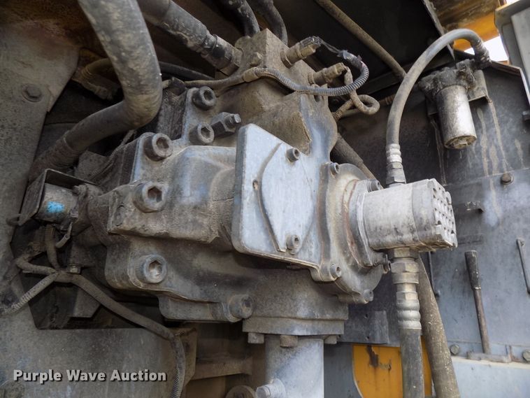 image for item DG2435 2003 John Deere 450C LC excavator