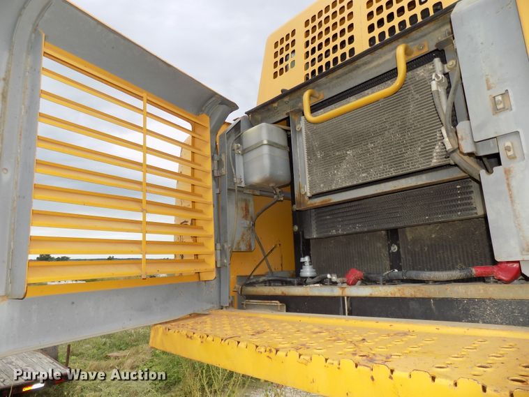 image for item DG2435 2003 John Deere 450C LC excavator