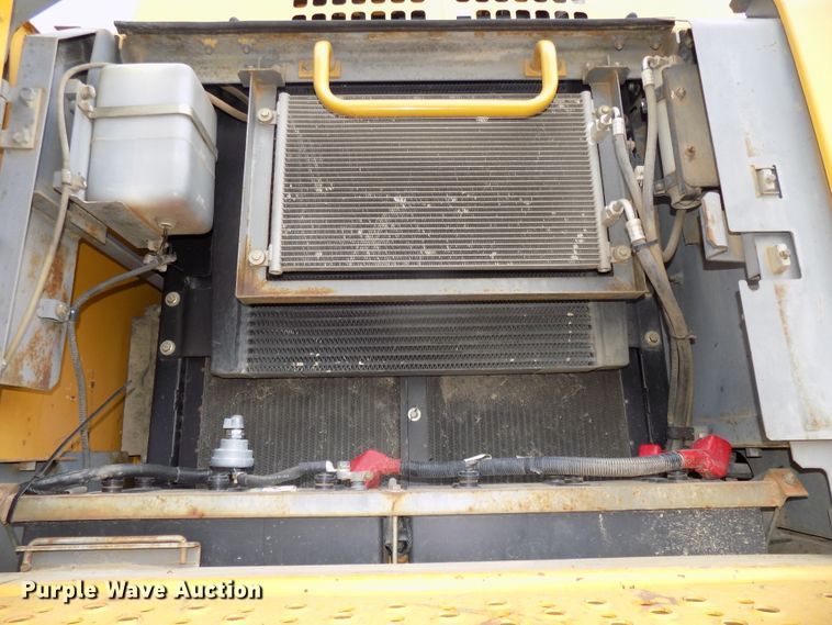 image for item DG2435 2003 John Deere 450C LC excavator