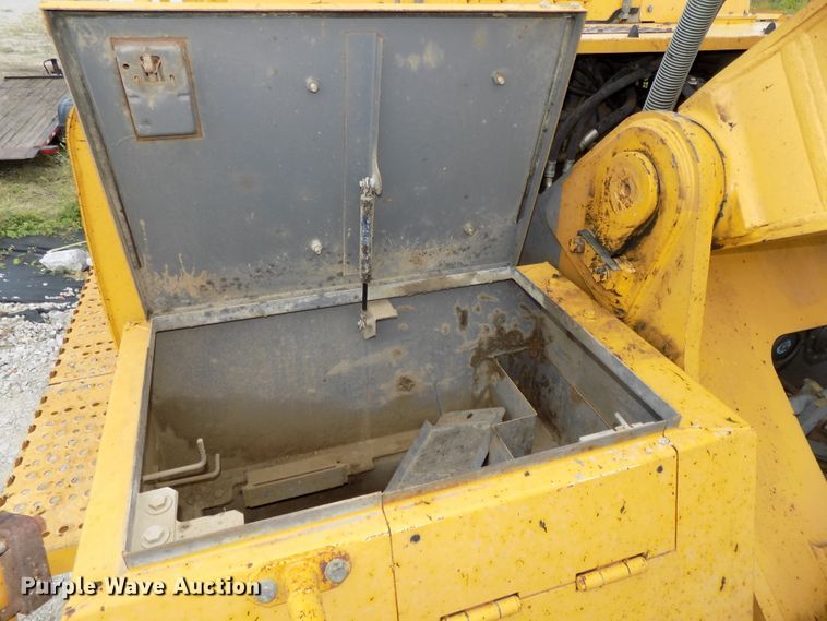 image for item DG2435 2003 John Deere 450C LC excavator