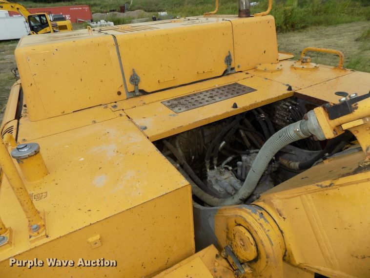 image for item DG2435 2003 John Deere 450C LC excavator