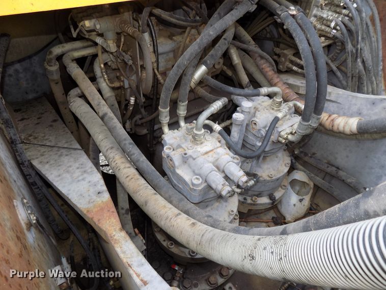 image for item DG2435 2003 John Deere 450C LC excavator