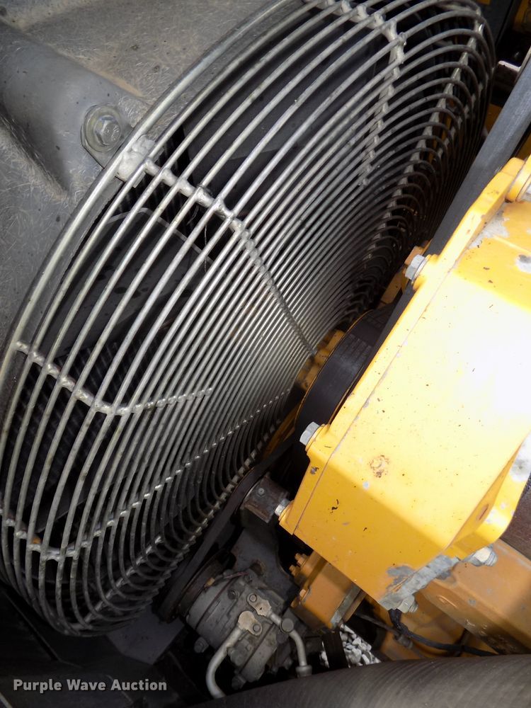 image for item DG2435 2003 John Deere 450C LC excavator