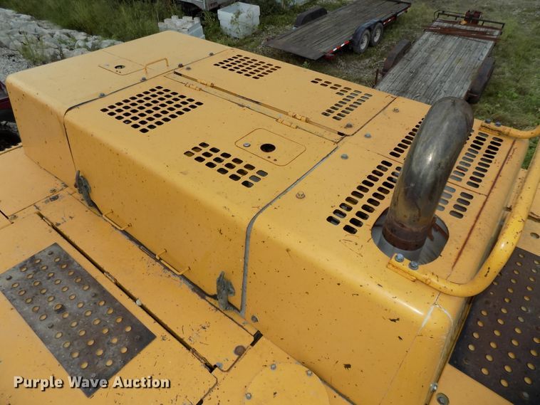 image for item DG2435 2003 John Deere 450C LC excavator