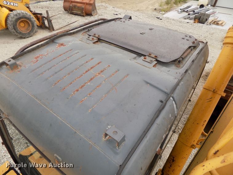 image for item DG2435 2003 John Deere 450C LC excavator