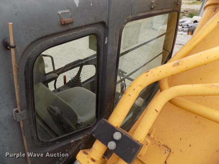 image for item DG2435 2003 John Deere 450C LC excavator