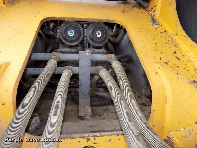 image for item DG2435 2003 John Deere 450C LC excavator