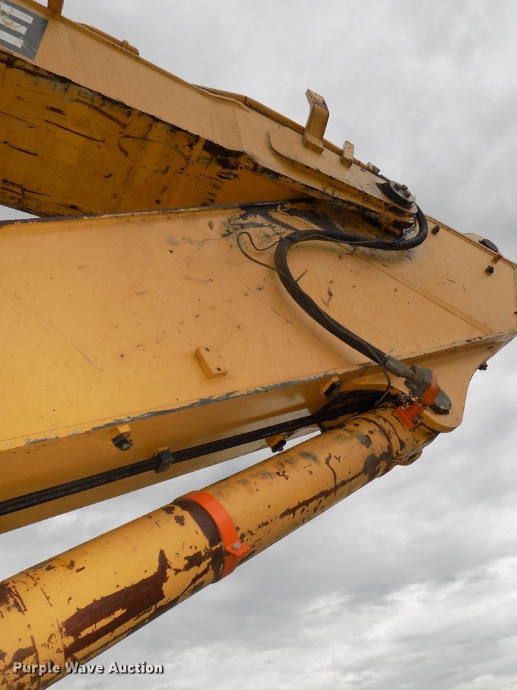 image for item DG2435 2003 John Deere 450C LC excavator