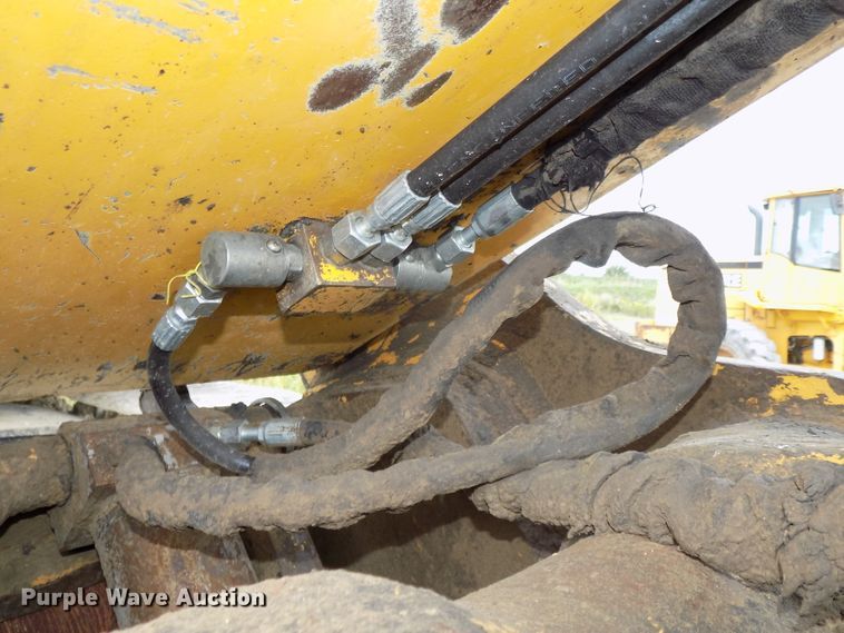 image for item DG2435 2003 John Deere 450C LC excavator