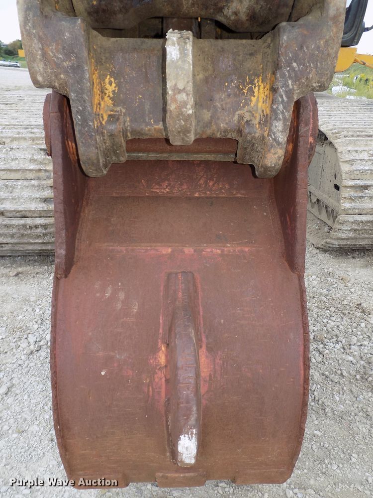 image for item DG2435 2003 John Deere 450C LC excavator