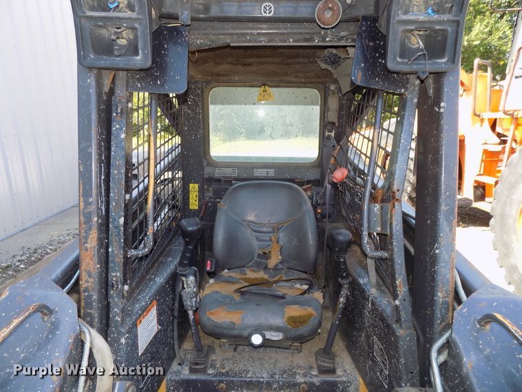 image for item DG2441 New Holland LS170 skid steer