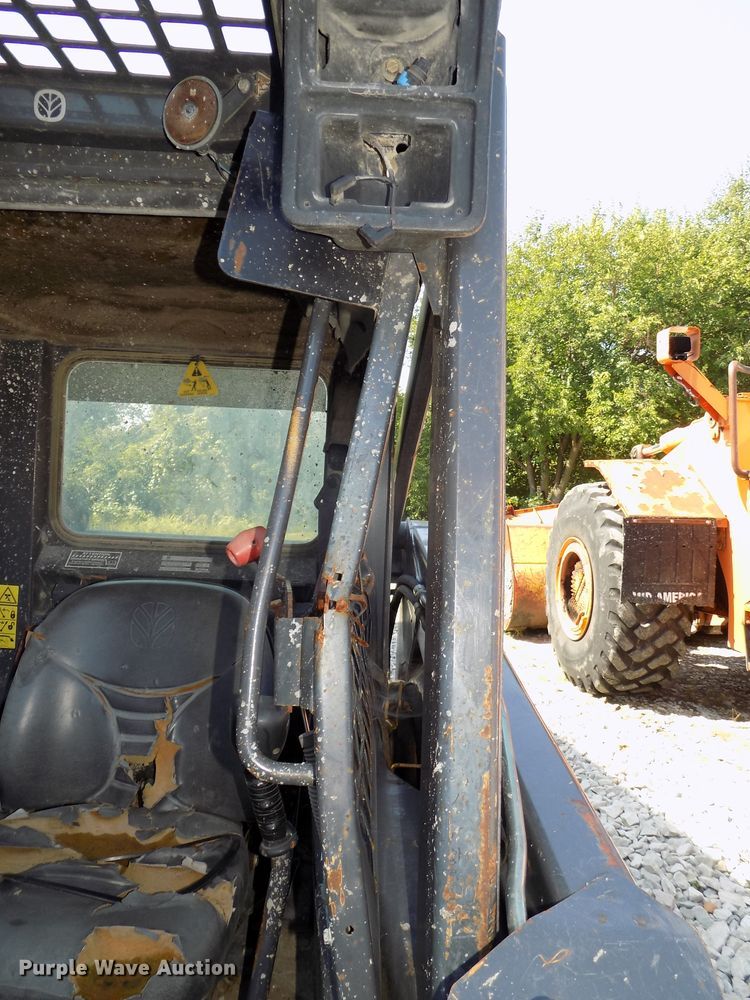 image for item DG2441 New Holland LS170 skid steer