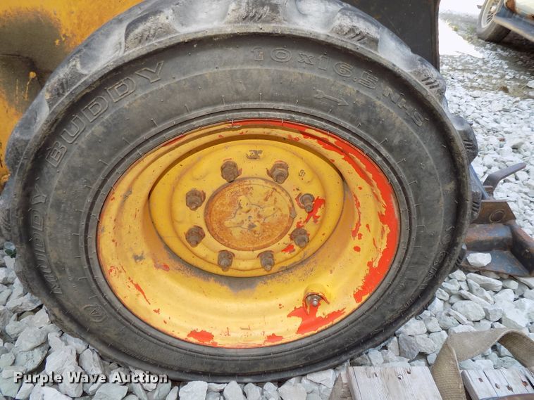 image for item DG2441 New Holland LS170 skid steer