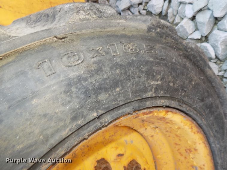 image for item DG2441 New Holland LS170 skid steer