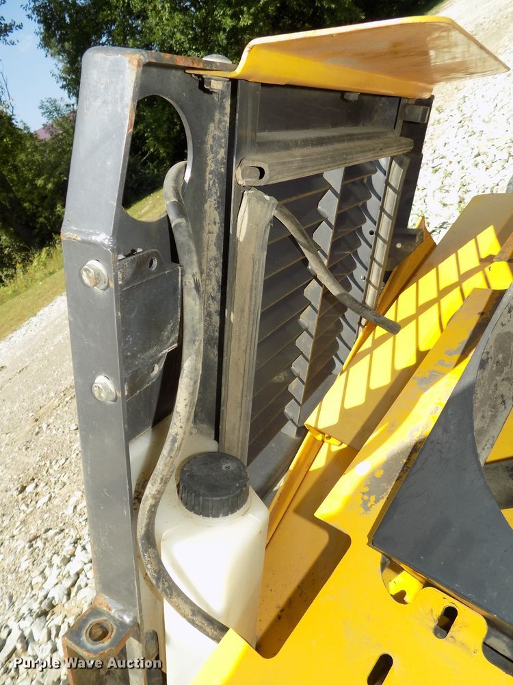 image for item DG2441 New Holland LS170 skid steer