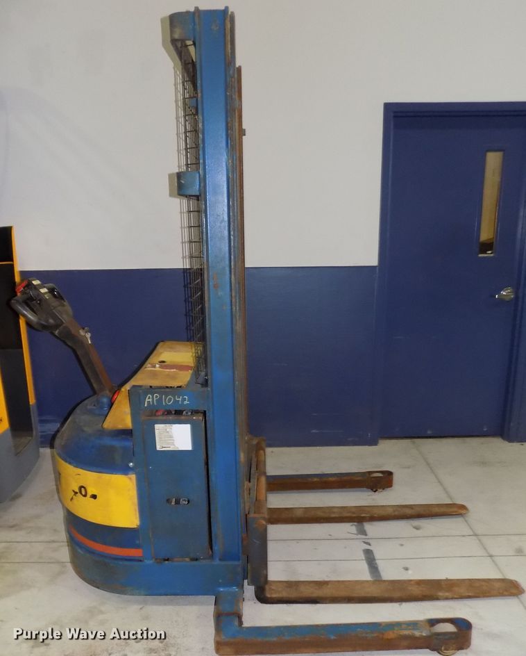 image for item DG2454 Blue Giant BG522-130 forklift