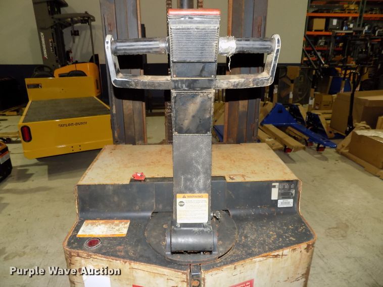 image for item DG2455 Crown 30WTT-S forklift