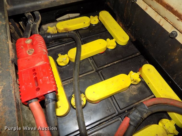 image for item DG2455 Crown 30WTT-S forklift