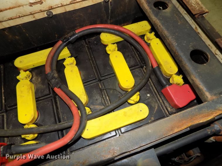 image for item DG2455 Crown 30WTT-S forklift