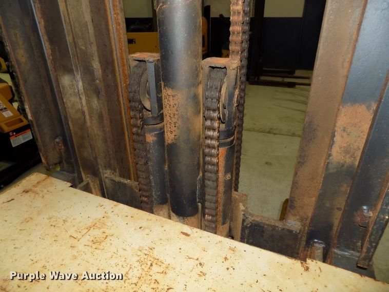 image for item DG2455 Crown 30WTT-S forklift