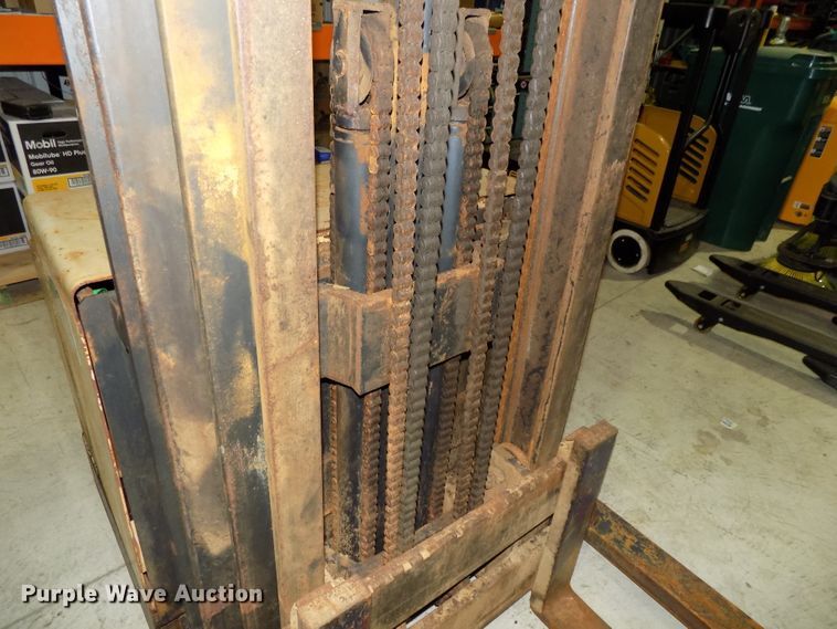 image for item DG2455 Crown 30WTT-S forklift