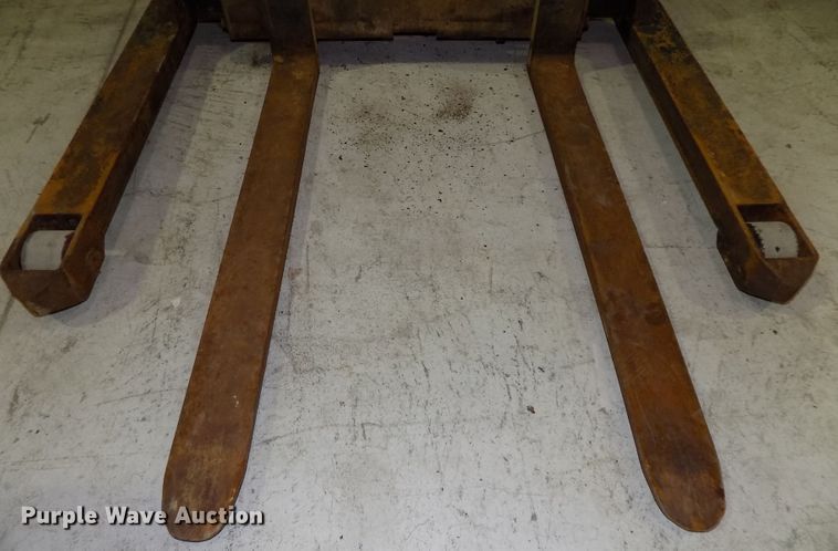 image for item DG2455 Crown 30WTT-S forklift