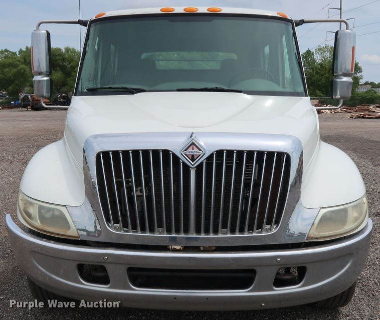 image for item DG4108 2004 International 4300 Crew Cab flatbed truck