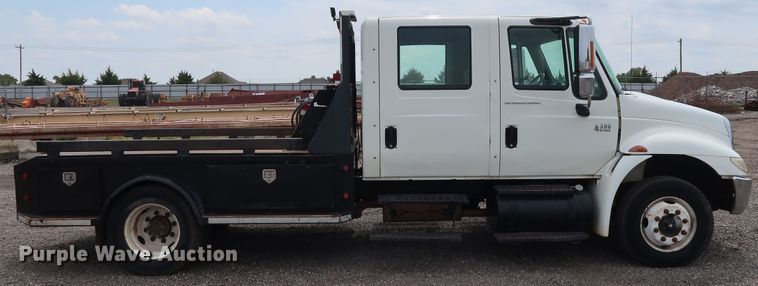 image for item DG4108 2004 International 4300 Crew Cab flatbed truck