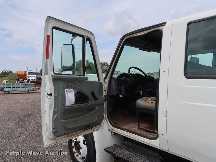 image for item DG4108 2004 International 4300 Crew Cab flatbed truck