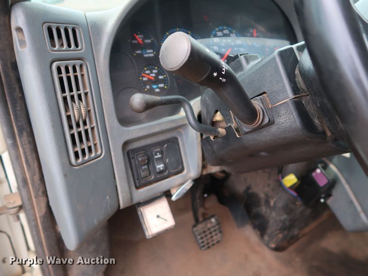 image for item DG4108 2004 International 4300 Crew Cab flatbed truck