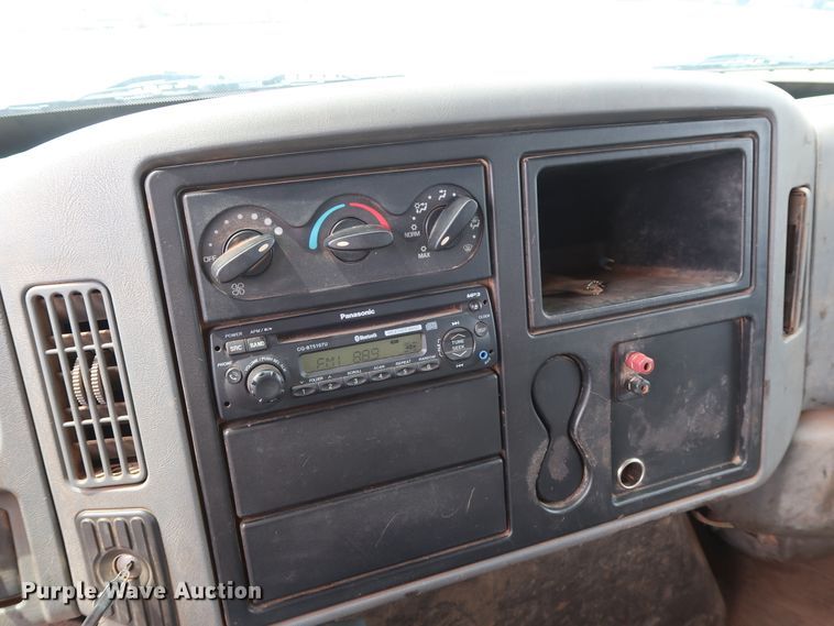 image for item DG4108 2004 International 4300 Crew Cab flatbed truck