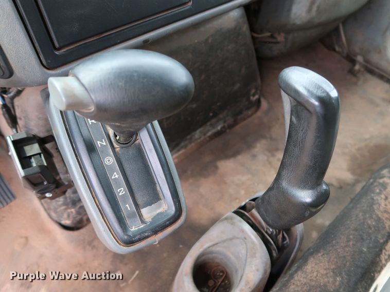 image for item DG4108 2004 International 4300 Crew Cab flatbed truck