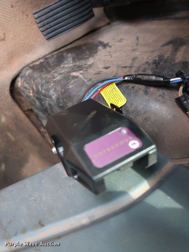 image for item DG4108 2004 International 4300 Crew Cab flatbed truck