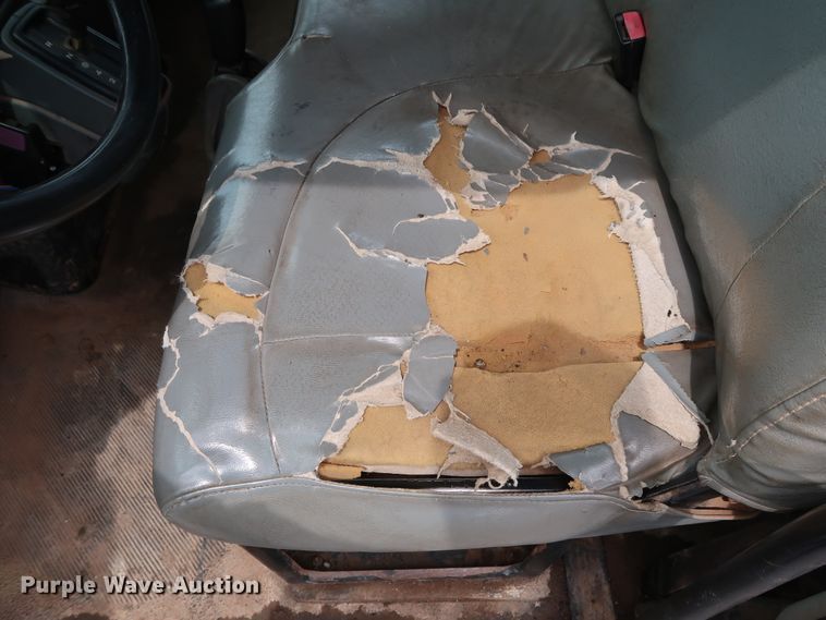 image for item DG4108 2004 International 4300 Crew Cab flatbed truck