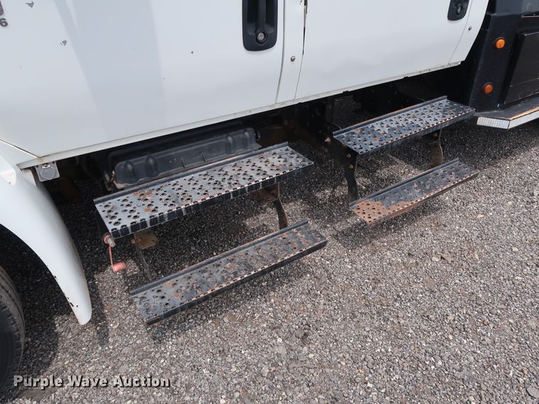 image for item DG4108 2004 International 4300 Crew Cab flatbed truck