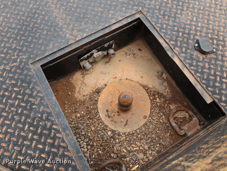 image for item DG4108 2004 International 4300 Crew Cab flatbed truck