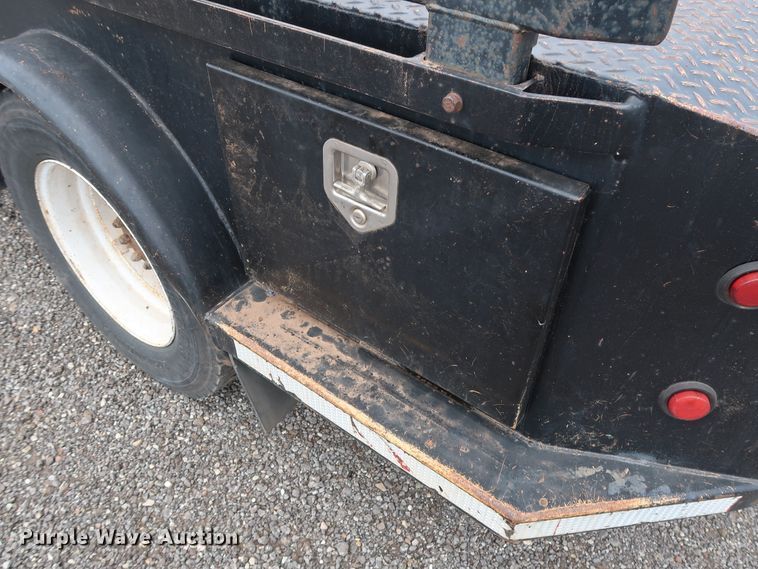 image for item DG4108 2004 International 4300 Crew Cab flatbed truck